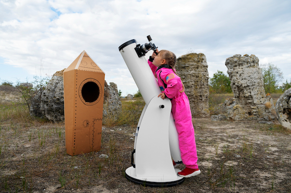 enfant avec une monture dobson